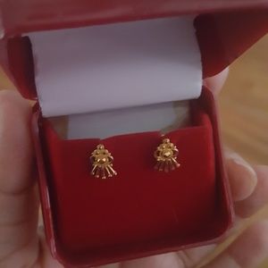 22 karat real gold earrings.
